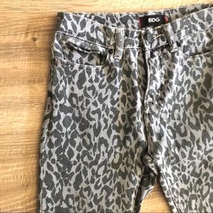 URBAN OUTFITTERS BDG Skinny Cheetah Pant Sz 25